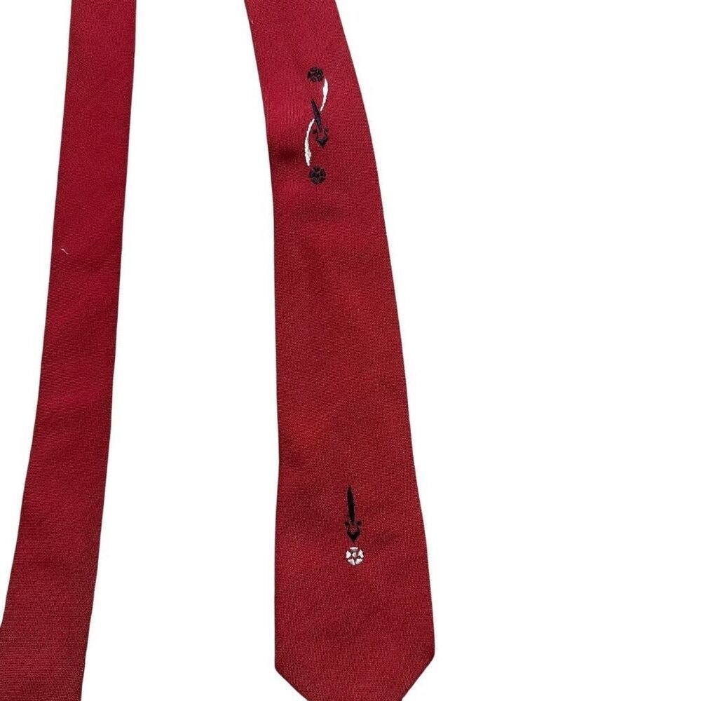 VINTAGE WEMBLEY Men's Maroon Embroidered 100% Dacron Neck Tie OS - Picture 1 of 5